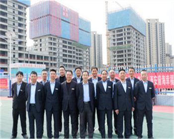 前海人壽醫(yī)院封頂員工合影